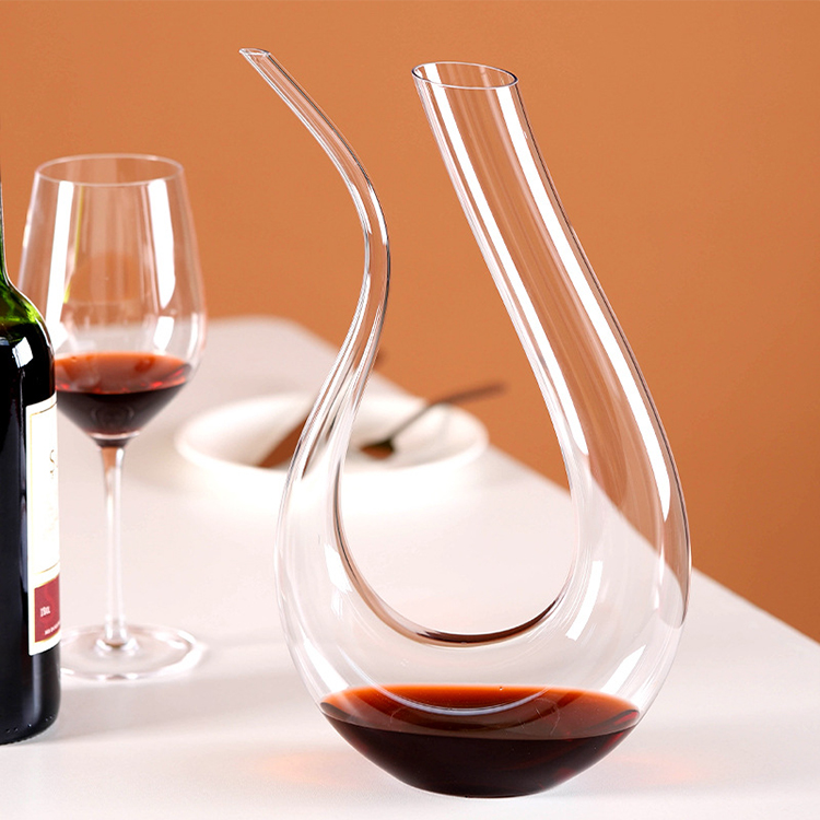 Glass small luxury wine decanter wholesale set U-shaped decanter for wine drinkers